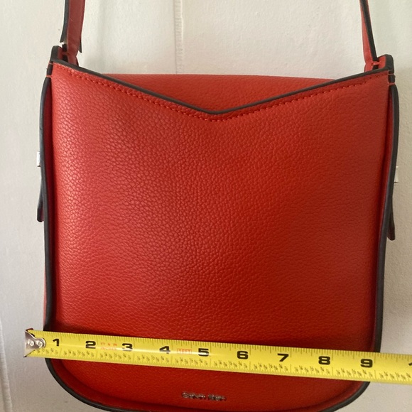 Calvin Klein Red Pebbled Leather crossbody bag - Picture 3 of 9